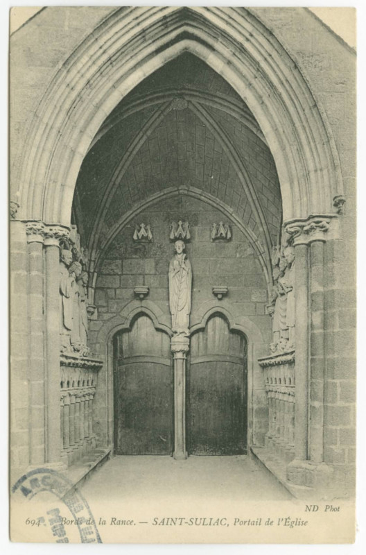 Carte postale ancienne 694. Bords de la Rance. - Saint-SULIAC, Portail de l'Eglise.