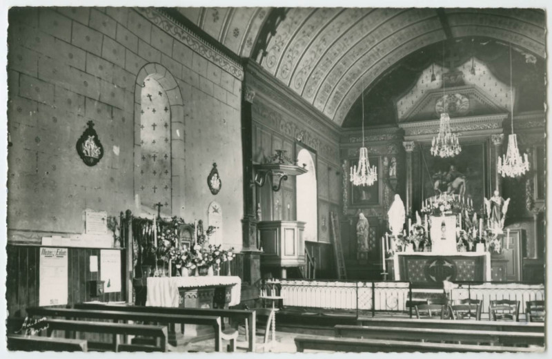 Carte postale ancienne Saint-Sulpice-la-Foret (I.-et-V.) - Intérieur de l'Eglise - Les Autels Croix processionnelle du XIIe s provenant de l'Abbaye