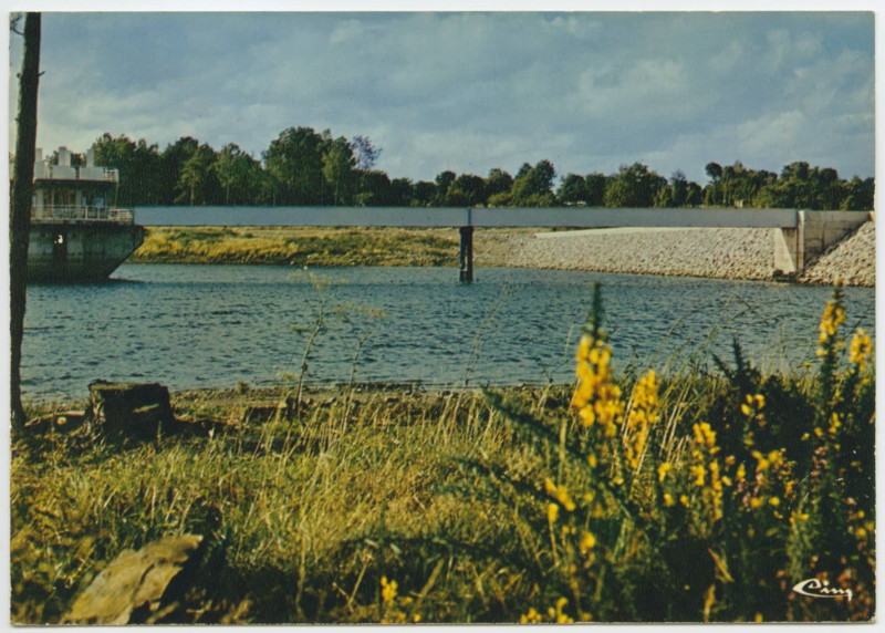 Carte postale ancienne Saint-Thurial (I.-et-V.) - Le barrage.