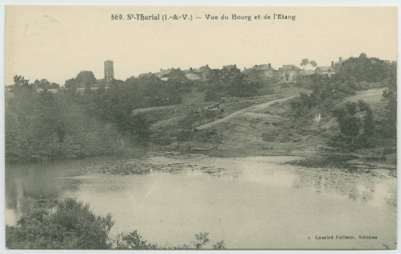 Carte postale ancienne 569. Saint-Thurial (I.-&-V.) - Vue du Bourg et de l'Etang