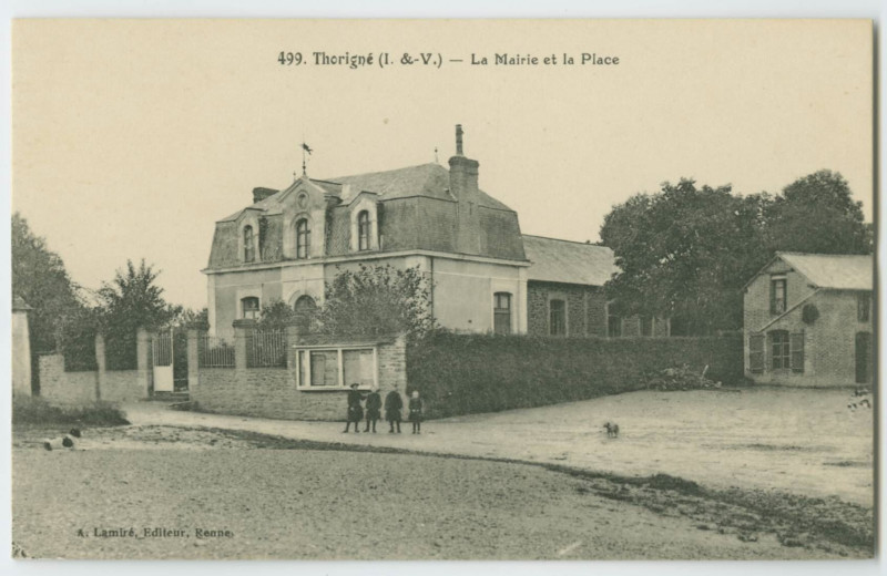 Carte postale ancienne 499. Thorigné-sur-Vilaine  (I-&-V.) - La Mairie et la Place