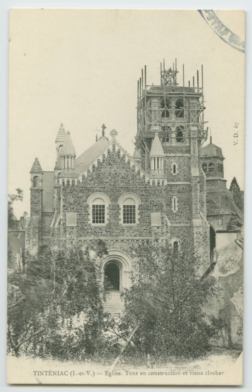 Carte postale ancienne Tinteniac (I.-et-V.) - Eglise. Tour en construction et vieux clocher.