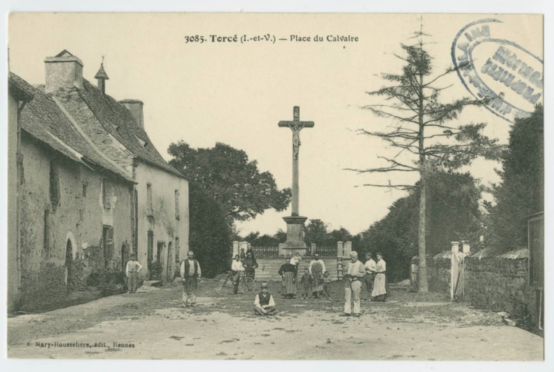 Carte postale ancienne 3085. Torcé (I.-et-V.) - Place du calvaire