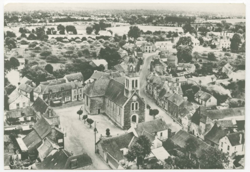 Carte postale ancienne [Vue aérienne du Bourg de Vern-sur-Seiche]