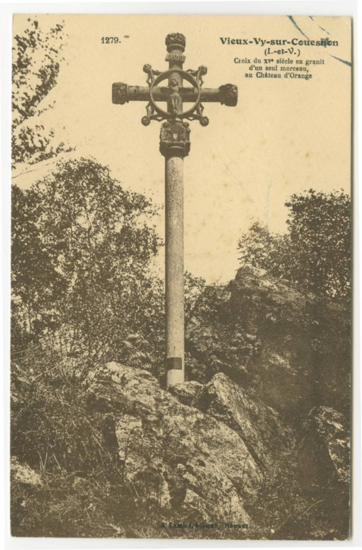 Carte postale ancienne 1279. Vieux-Vy-Sur-Couesnon (I.-et-V.). - Croix du XVè siècle en granit d'un seul morceau, au Château d'Orange.