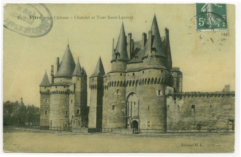 Carte postale ancienne 25. Vitré -  le châtelet et la  tour St Laurent.