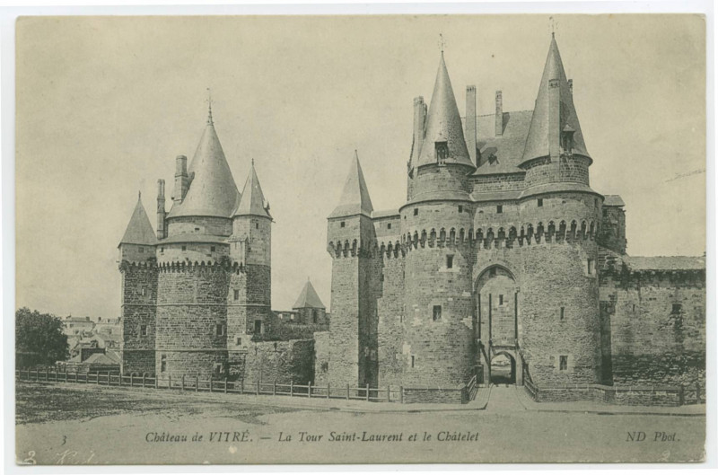 Carte postale ancienne 3 Château de Vitré -  La  tour St Laurent et le Châtelet.