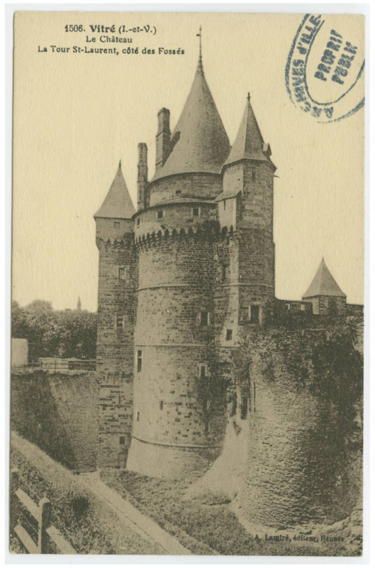 Carte postale ancienne 1506. Vitré (Ille-et-Vilaine) -  le château, La tour St Laurent, côté des fossés.