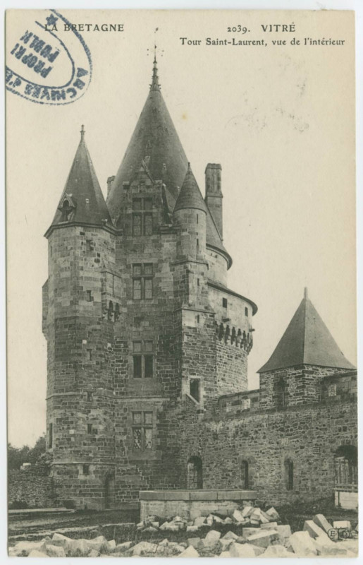 Carte postale ancienne 2039. Vitré.-  Tour St Laurent, vue de l'intérieur.