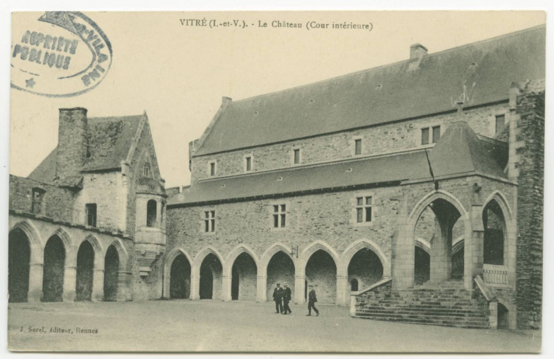 Carte postale ancienne Vitré (I. et V.).- Le château (cour intérieure)