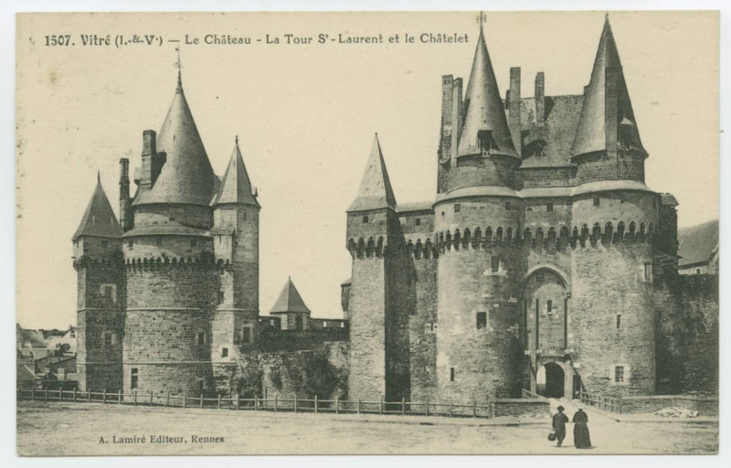 Carte postale ancienne 1507. Vitré (I.etV.) - Le château - La tour St Laurent et le châtelet.