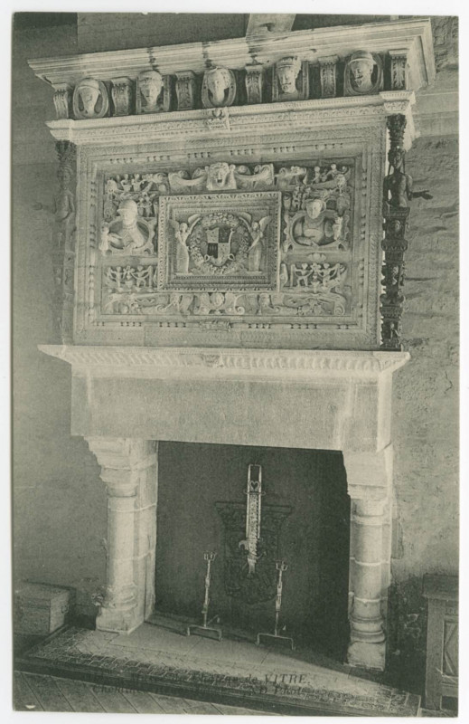 Carte postale ancienne 113. Musée de Vitré - Cheminée renaissance.