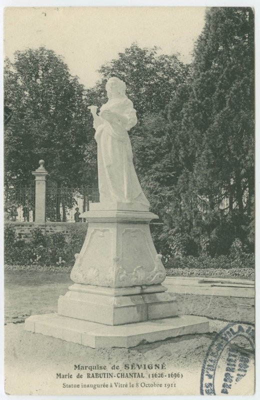 Carte postale ancienne Marquise de Sévigné Marie de Rabutin-Chantal (1626-1696). Statue inaugurée à Vitré le 8 octobre 1911.