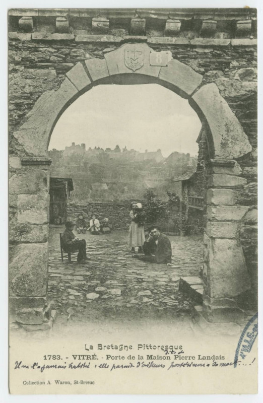 Carte postale ancienne 1783.- Vitré - Porte de la maison Pierre Landais.