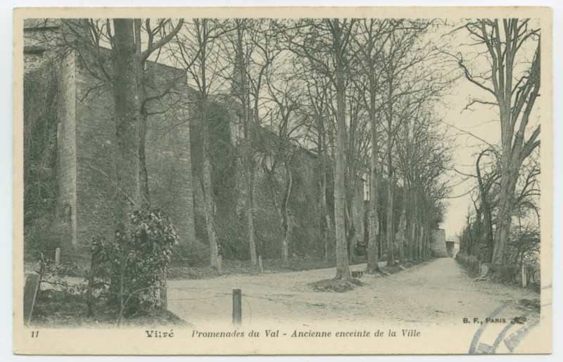 Carte postale ancienne Vitré - Promenade du Val - Ancienne enceinte de la ville.