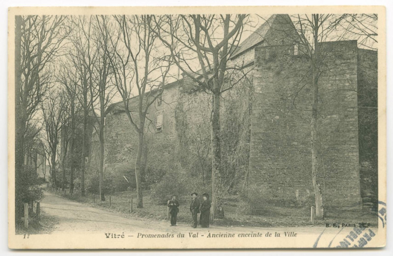 Carte postale ancienne 12  Vitré - Promenades du Val - Ancienne enceinte de la ville.