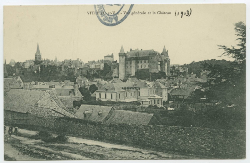 Carte postale ancienne Vitré (I.etV.).- Vue Generale et le château.