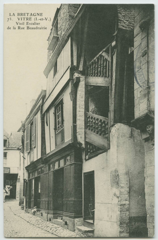 Carte postale ancienne 73. Vitré (I.-et-V.).- Vieil escalier de la Rue Baudrairie.