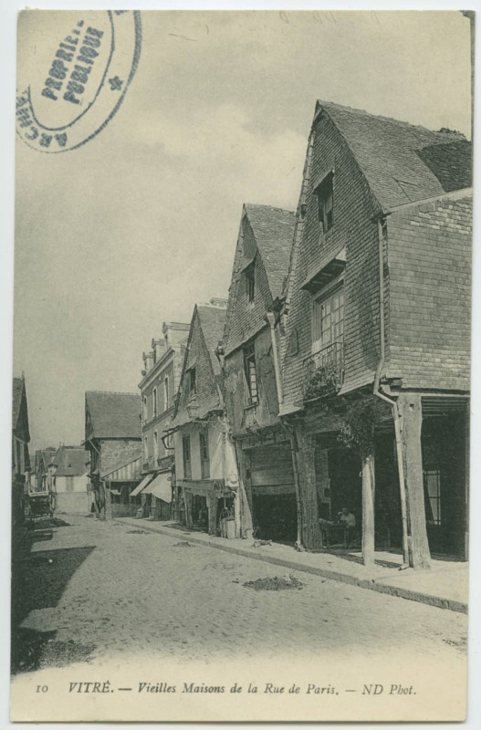 Carte postale ancienne 10.- Vitré (I.etV.).- Vieilles maisons de la Rue de Paris. Nd Photo