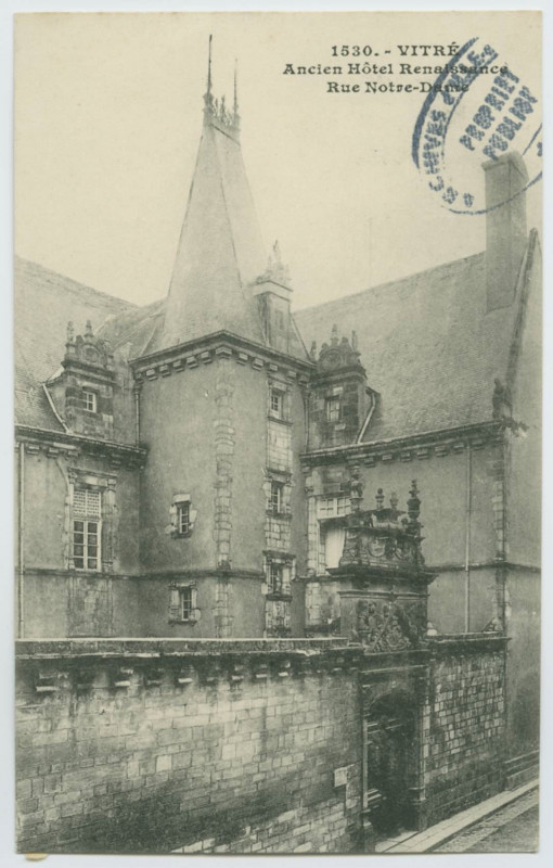 Carte postale ancienne 1530.- Vitré  - Ancien hôtel renaissance, Rue Notre-Dame.