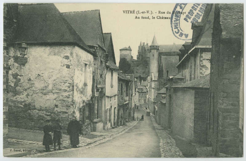 Carte postale ancienne Vitré (I.etV.) - Rue du Rachapt, au fond, le château.