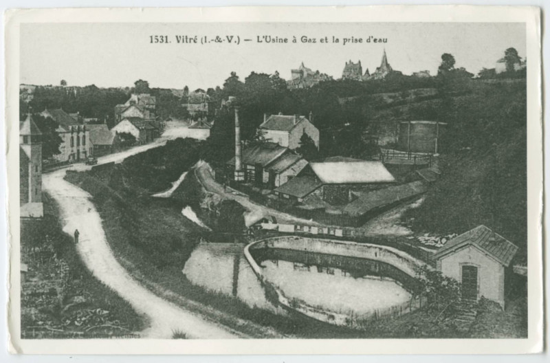 Carte postale ancienne 1531.- Vitré (I.-et-V.)  - L'usine à gaz et la prise d'eau.