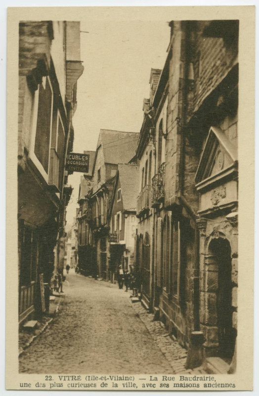 Carte postale ancienne 22. Vitre (Ille-et-Vilaine) - La Rue Baudrairie, une des plus curieuses de la ville, avec ses maisons anciennes.