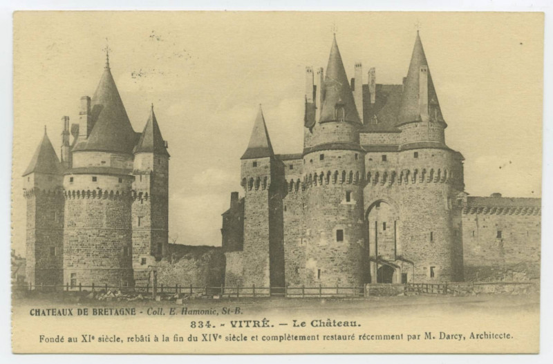 Carte postale ancienne Châteaux de Bretagne - 834.- Vitre.- Le Château. Fondé au XIe siècle et complètement restauré récemment par M.Darcy, architecte.