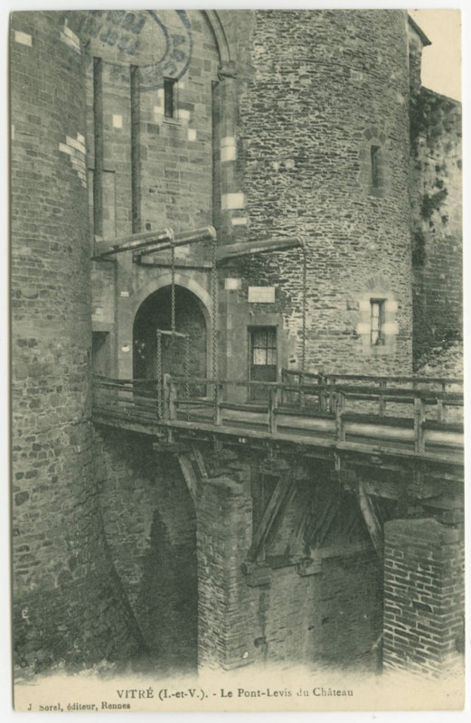 Carte postale ancienne La Bretagne 2012. Vitre. Château de Vitré. Fossé et Pont-Levis.