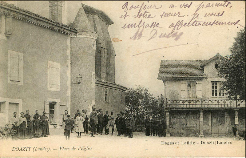 Carte postale ancienne Doazit (Landes) - Place de l'église 2