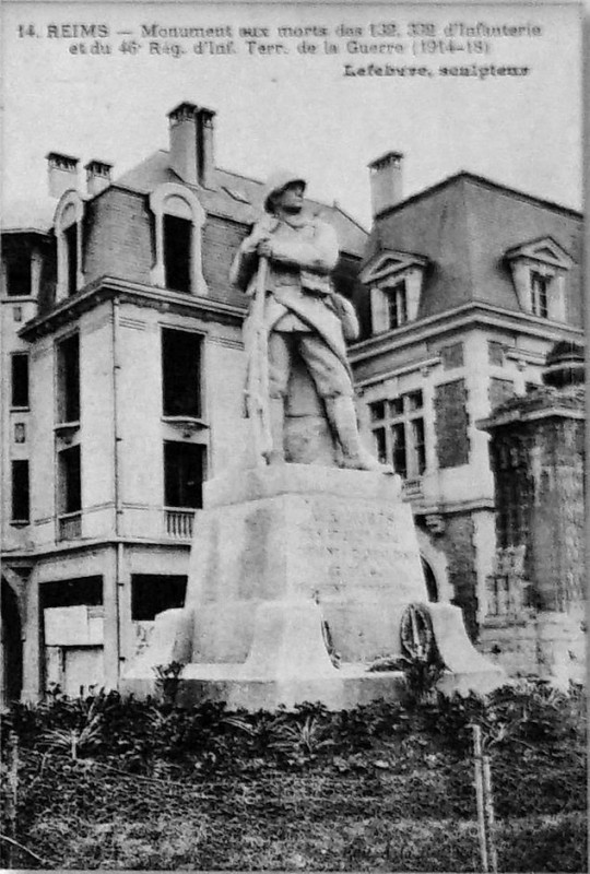 Carte postale ancienne Monument au 132e Ri reims 5311