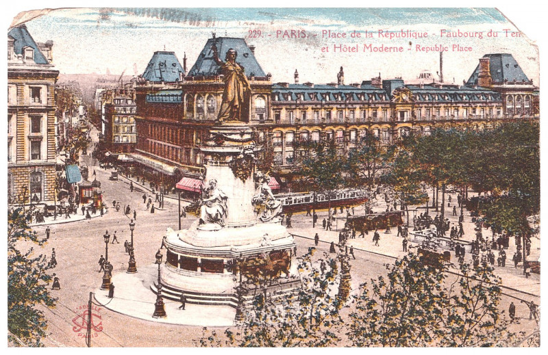 Carte postale ancienne Place de la République-