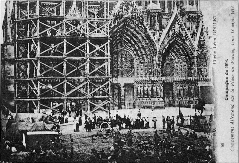 Carte postale ancienne Sept 14 parvis Cathedrale 5079