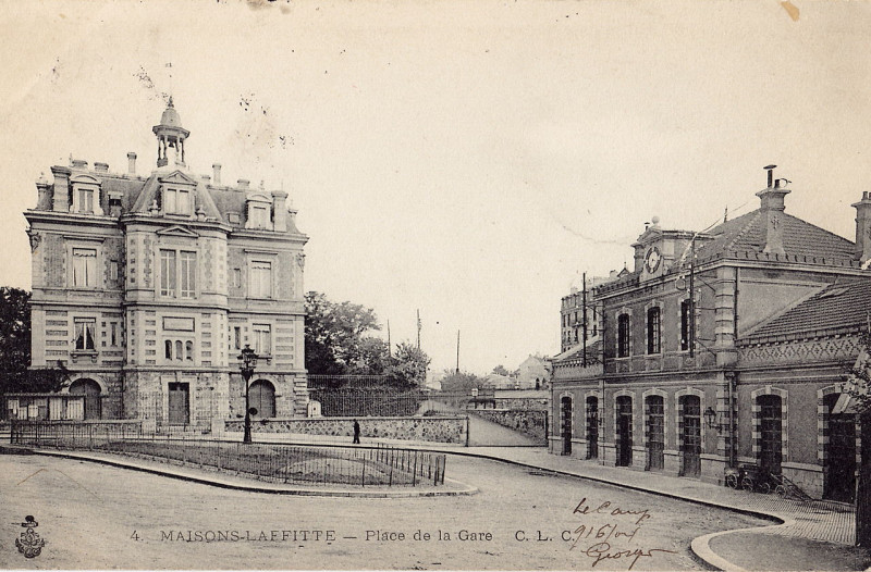 Carte postale ancienne Clc 4 - Maisons-Laffitte - Place de la Gare à Maisons-Laffitte