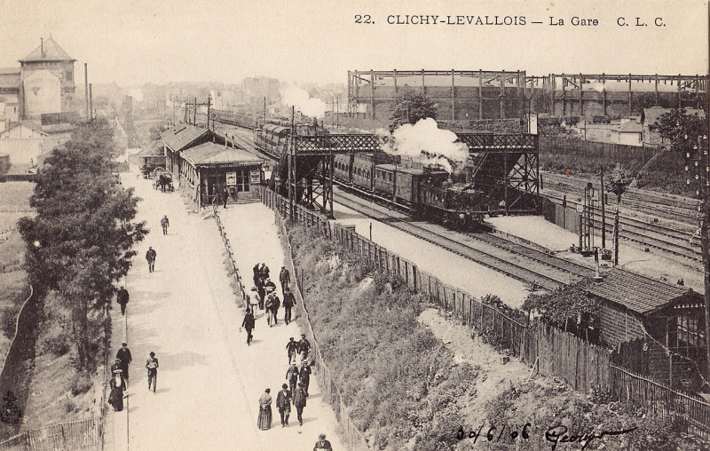 Carte postale ancienne Clichy-Levallois - La Gare à Levallois-Perret