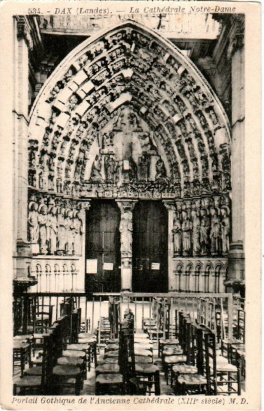 Carte postale ancienne Dax (Landes) - Cathédrale - portail (MD)