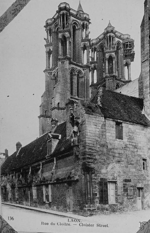 Carte postale ancienne Cpa album 10 1005176 laon (rue cloitre)