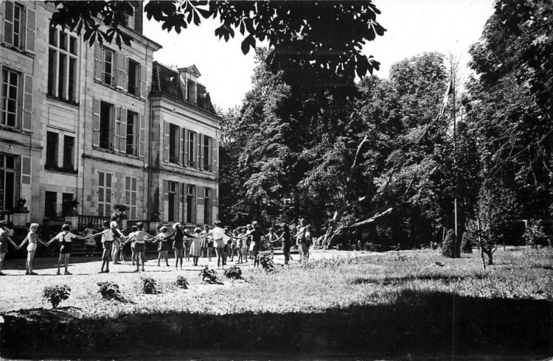 Carte postale ancienne Cp château de la Source du Rollin. Colonie de vacances