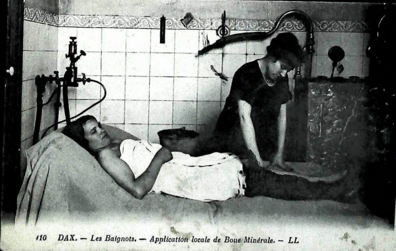 Carte postale ancienne Dax (Landes) - Application de boues 10