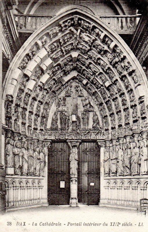 Carte postale ancienne Dax (Landes) - Cathédrale - portail (LL)