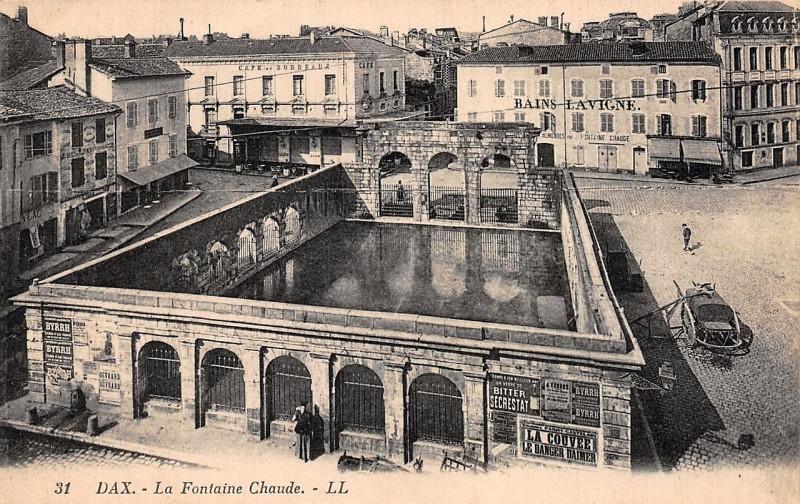 Carte postale ancienne Dax (Landes) - Fontaine chaude 1b