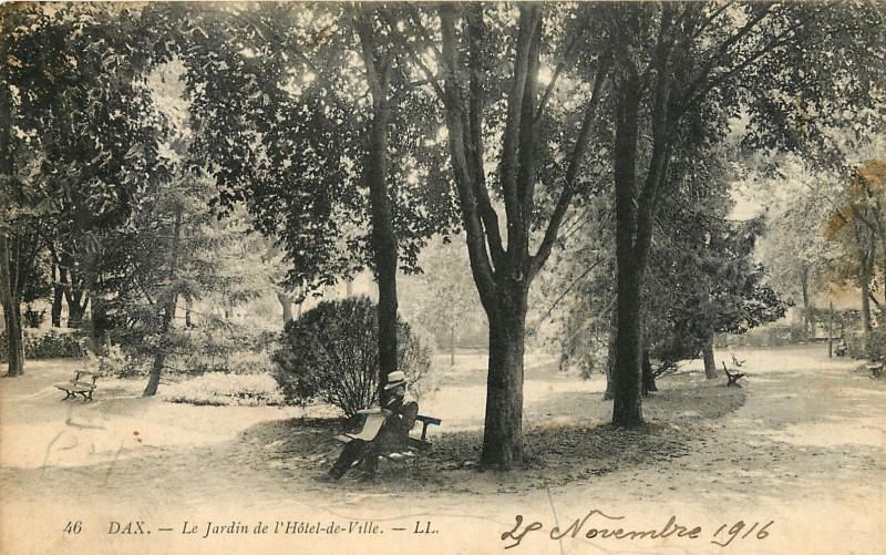 Carte postale ancienne Dax (Landes) - Jardin Hôtel de ville 3b