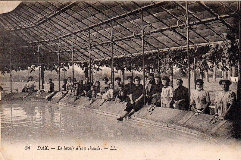 Carte postale ancienne Dax (Landes) - Lavoir à l'eau chaude de Saint-Pierre 3
