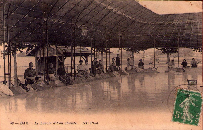 Carte postale ancienne Dax (Landes) - Lavoir à l'eau chaude de Saint-Pierre 2