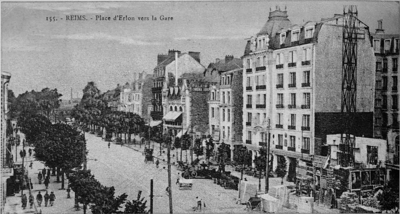 Carte postale ancienne PlaCe d erlon reconstruction 1GM 5310