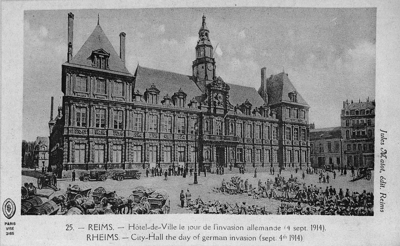 Carte postale ancienne Place veil reims sept 1914 05078