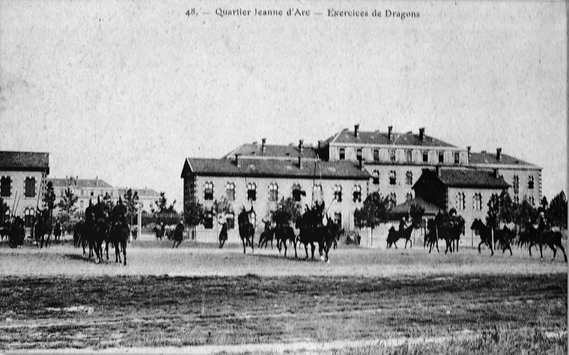 Carte postale ancienne Quatier jeanne d arc dragons 05067