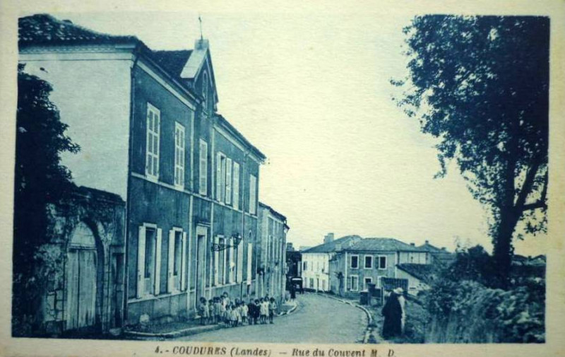 Carte postale ancienne Coudures (Landes) - rue du couvent