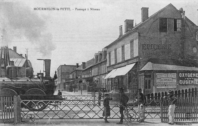 Carte postale ancienne Postcard - Mourmelon-le-Petit - Passage à Niveau