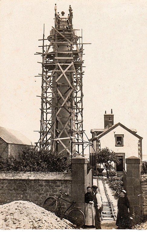 Carte postale ancienne Le phare de Riantec (1)